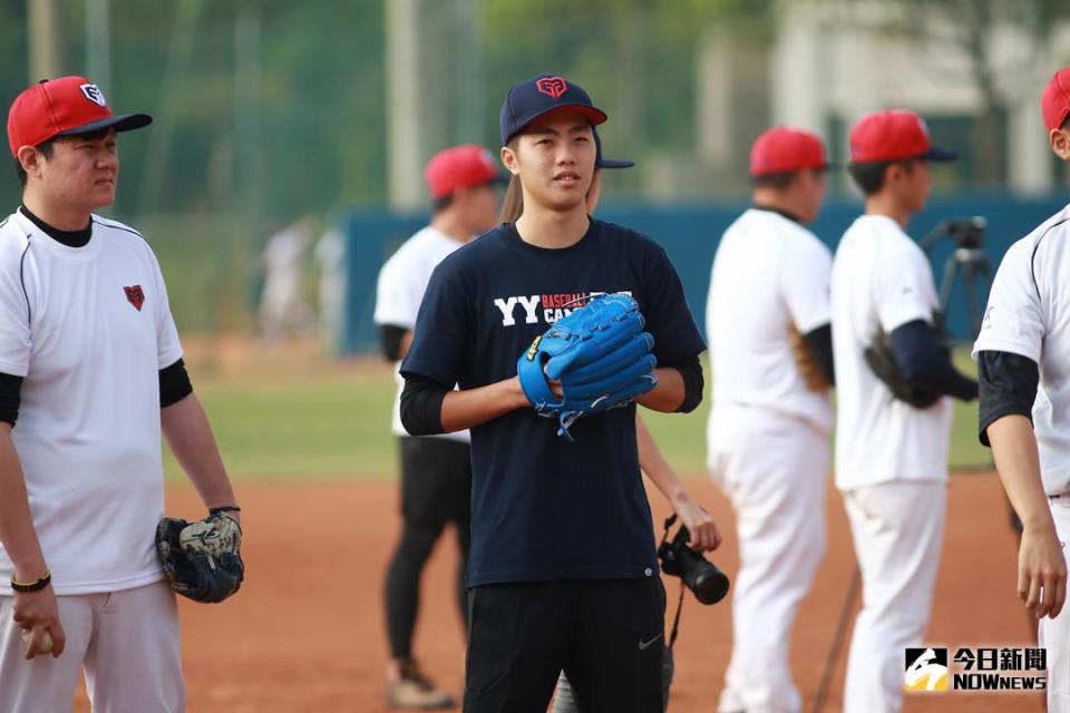 ▲呂彥青出席「YY BASEBALL CAMP」投捕棒球訓練營擔任教練。（圖／記者葉政勳攝 , 2017.12.10）