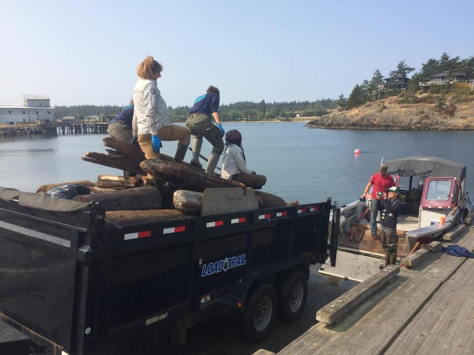 <em>Clean up debris from water and shoreline. (Photo/Samish Indian Nation DNR)</em>