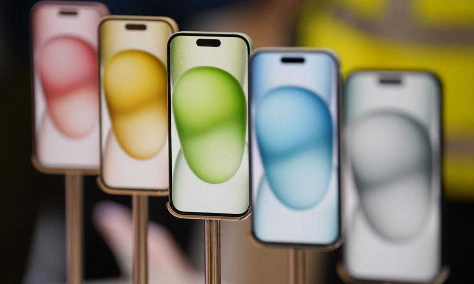 <span>Apple iPhone 15s on display in a store.</span><span>Photograph: Jonathan Brady/PA</span>