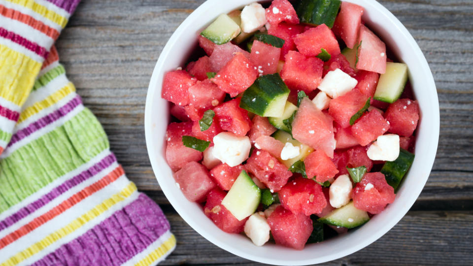 Im Sommer können wir von Salaten gar nicht genug bekommen. Mit diese leckeren Tipps bringen Sie mehr Abwechslung in Ihre Salatschüssel.