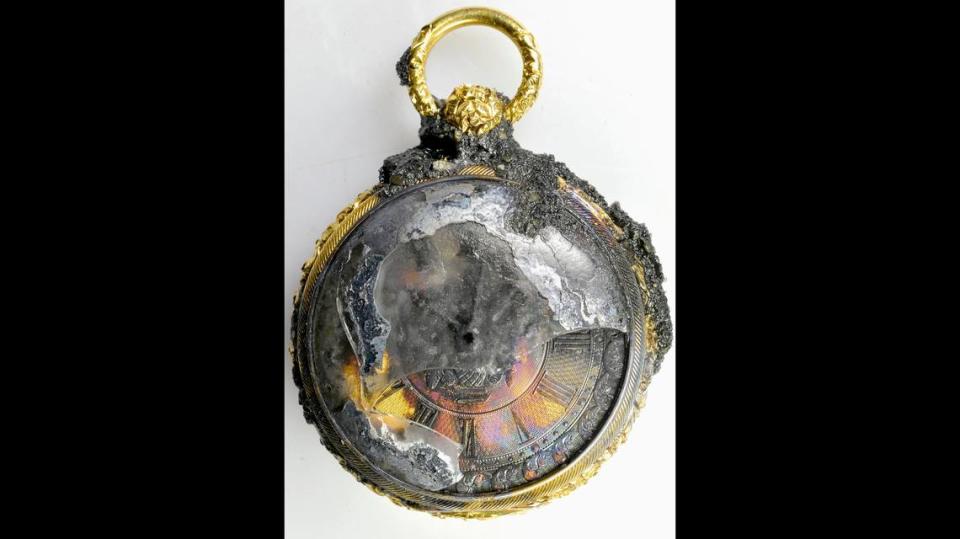 This gold watch was found encased inside an incrustation on the site of the shipwreck Pulaski. It’s hands are stopped 5 minutes after the ship exploded in 1838.