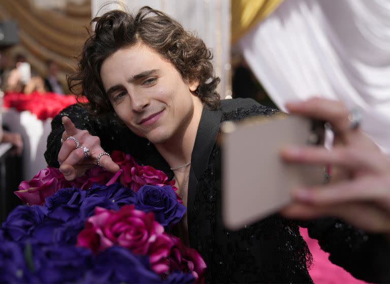 El actor se tomó selfies con los fans