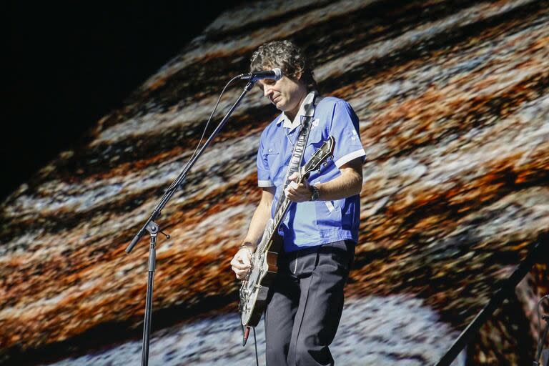 Mariano Roger, en el primero de los dos shows de Babasónicos en el Movistar Arena, en junio de 2024