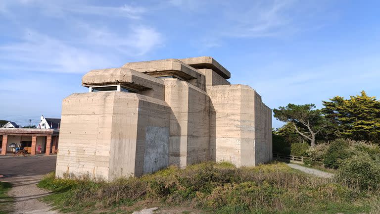 Una vista de los blockhaus alemanes en Batz-sur-Mer