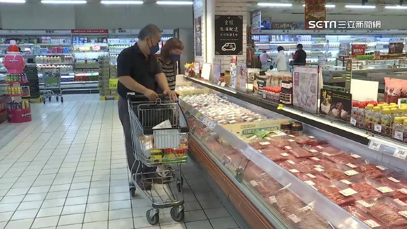 因為時間有限，上班族通常都會到超市量販店購買生鮮、冷凍肉品。（圖／資料照）