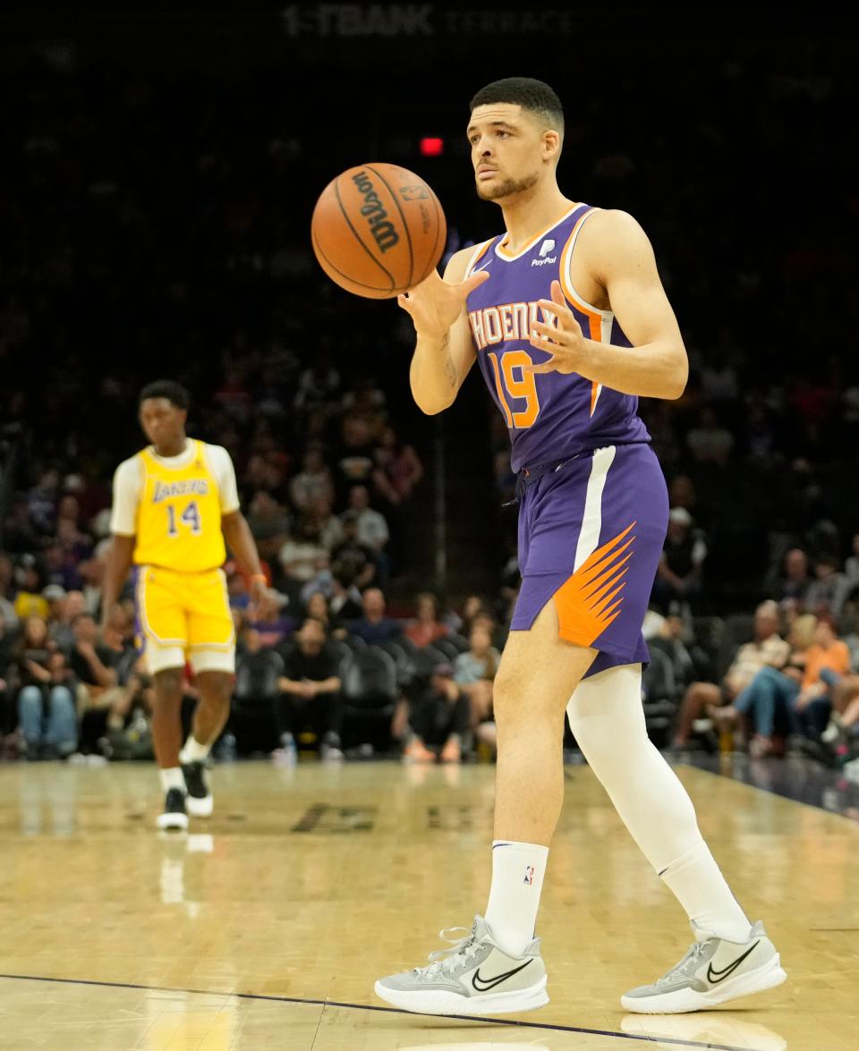Apr 5, 2022; Phoenix, Arizona, United States; Phoenix Suns guard Iffe Lundberg (19) catches a pass during the fourth quarter against the Los Angeles Lakers at Footprint Center.