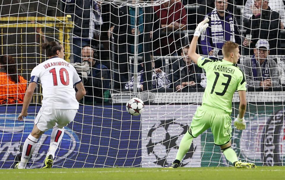 Paris Saint-Germain's Zlatan Ibrahimovic scores past Anderlecht's goalkeeper Thomas Kaminski (R) during their Champions League soccer match at Constant Vanden Stock stadium in Brussels October 23, 2013. REUTERS/Francois Lenoir (BELGIUM - Tags: SPORT SOCCER)