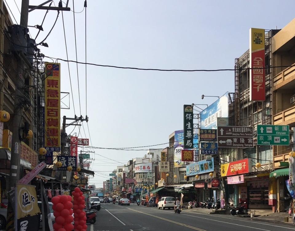 屏東縣人口流失嚴重，但房價竟5年飆漲4成，圖為東港街景。資料照片
