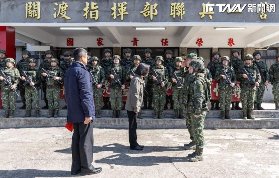 淡水河口緊鄰我國首都台北市政經中樞，該起案件也讓有「天下第一師」稱號的關渡指揮部成為焦點。（示意圖／蔡英文臉書）