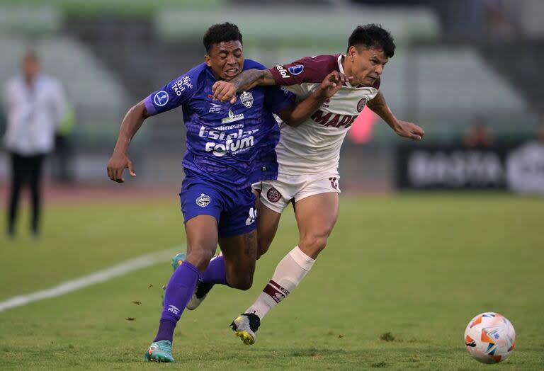 Walter Bou está encargado de hacer goles para Lanús, que será local frente a Metropolitanos por la Copa Sudamericana.