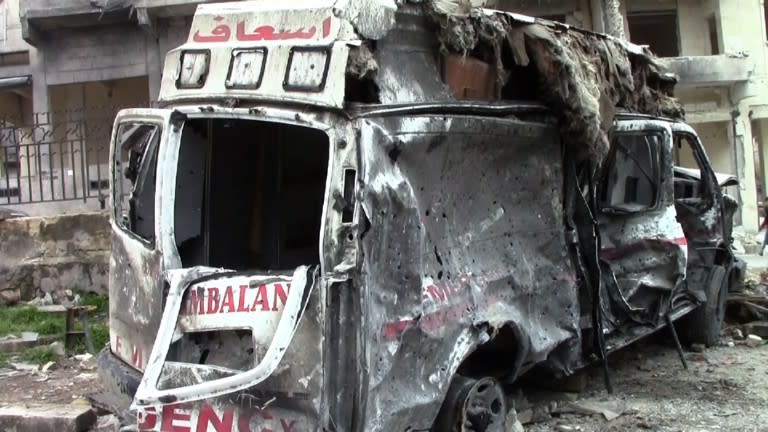 La rebelión tiene su servicio de ambulancias en Alepo, bastión de la resistencia en el norte de Siria. Los enfermos son trasladados a hospitales seguros dentro del país y en Turquía.