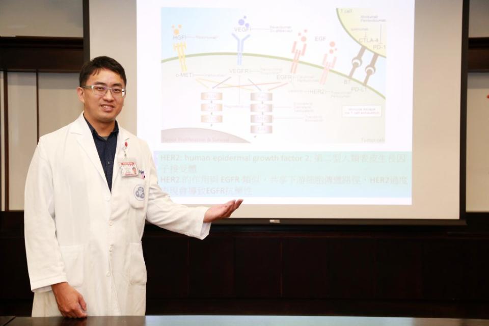 醫師高聖勛表示，針對特定類型患者，大腸癌也有免疫治療的空間。（新樓醫院提供）