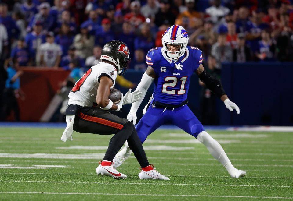 Buffalo Bills safety Jordan Poyer (21)closes in for the tackle on Tampa Bay Buccaneers wide receiver Trey Palmer (10) after a catch.