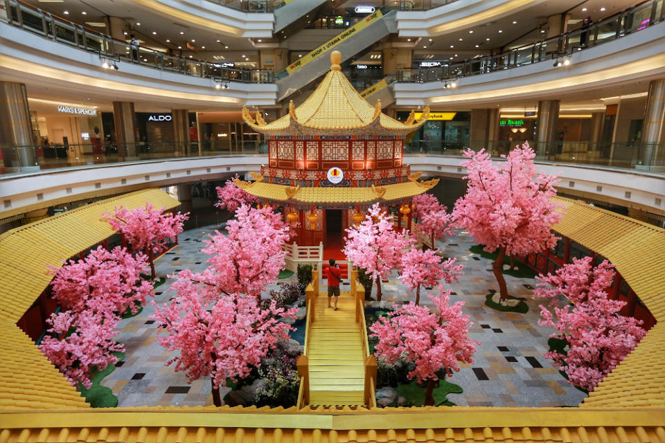 The 190-foot long corridor is decorated with scenes and idioms from classic Chinese literature, including ‘Romance of the Three Kingdoms’ and ‘Dream of the Red Chamber.’ — Picture by Ahmad Zamzahuri