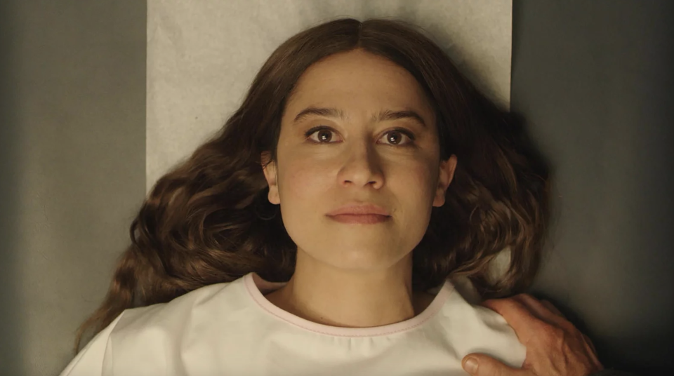 Ilana Glazer on a doctor's table in "False Positive"