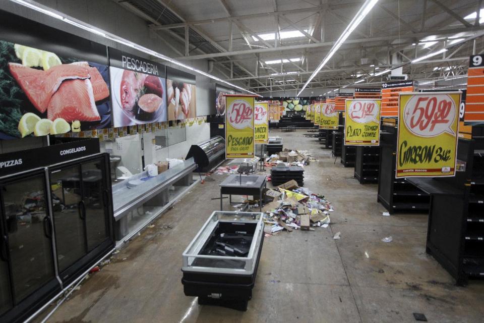 Supermarket displays stand empty and looted following protests caused by a 20 percent hike in gasoline prices, in Veracruz, Mexico, Saturday, Jan. 7, 2017. The Interior Department reported that more than 1,500 people have been detained for looting or disturbances nationwide since protests began early in the week. (AP Photo/Felix Marquez)