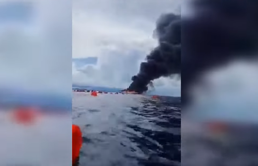 菲律賓一艘跨海渡輪，26日下午出航期間竟突然慘遭大火吞噬，嚇得船上157名乘客及8名船員集體跳海逃生！（圖／YouTube／remmuelE）