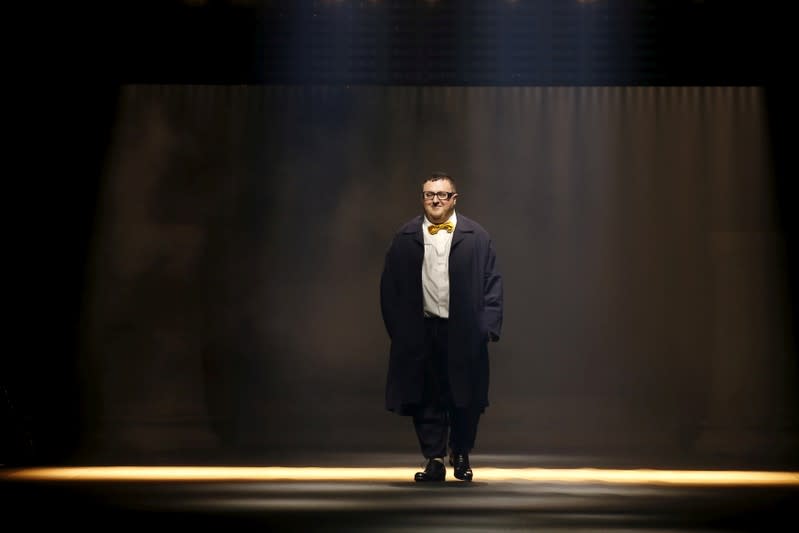 FILE PHOTO: Israeli-American designer Alber Elbaz appears at the end of his Spring/Summer 2016 women's ready-to-wear fashion show for Lanvin in Paris