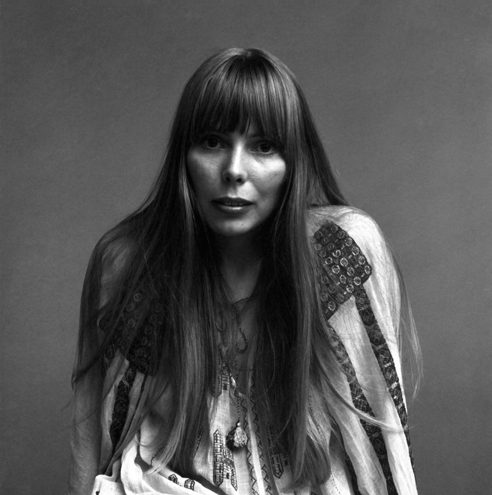 Black and white photo of Joni Mitchlell