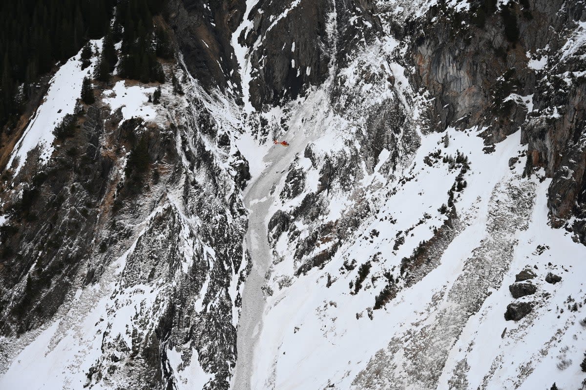 Mountain rescue teams and a helicopter were deployed to help survivors (Bern Canton Police)