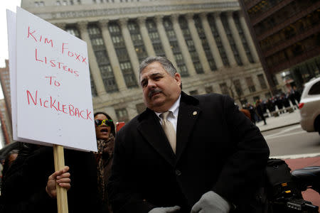 A counter protester yells at Fraternal Order of Police Chicago Lodge 7 President Kevin Graham (C) as supporters protest the handling of the Jussie Smollett case by the State's Attorney Kim Foxx in Chicago, Illinois, U.S., April 1, 2019. REUTERS/Joshua Lott