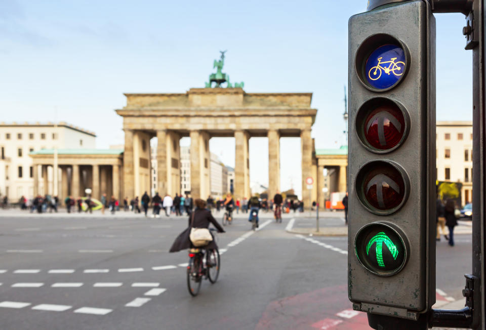 Für Radfahrer gelten an Ampeln mit Radwegen eigene Lichtzeichen bzw. Fahrradampeln. (Bild: Getty)