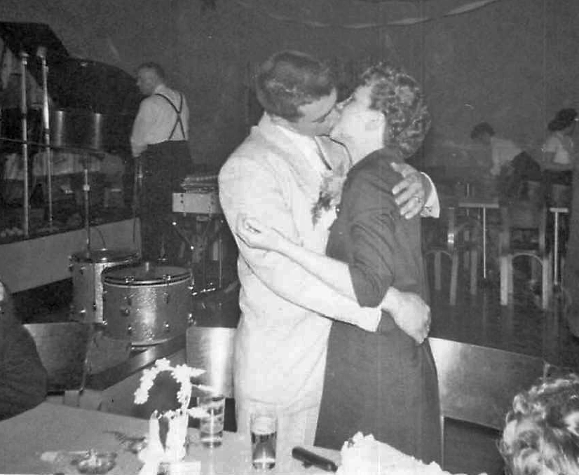 Dave and Johnette “Inky” Eckstine smooch on their wedding day, March 18, 1960.