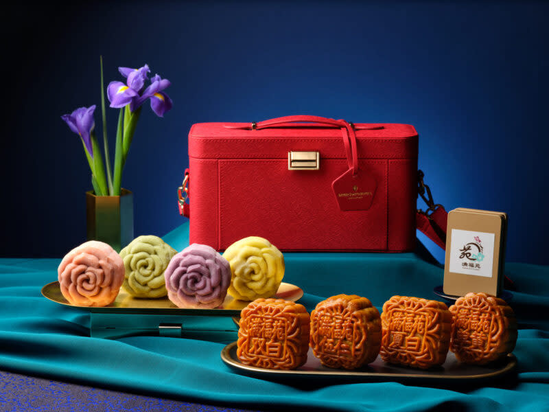 Mooncakes 2023 - InterContinental Singapore Man Fu Yuan Lunar Elegance Set Snowskin and Baked Mooncake Set