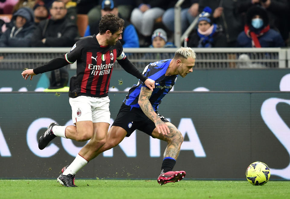 MILAN, ITALY - FEBRUARY 05: Davide Calabria of AC Milan and Federico Dimarco of FC Internazionale in action during the Serie A match between FC Internazionale and AC MIlan at Stadio Giuseppe Meazza on February 5, 2023 in Milan, Italy.  (Photo by Giuseppe Bellini/Getty Images)