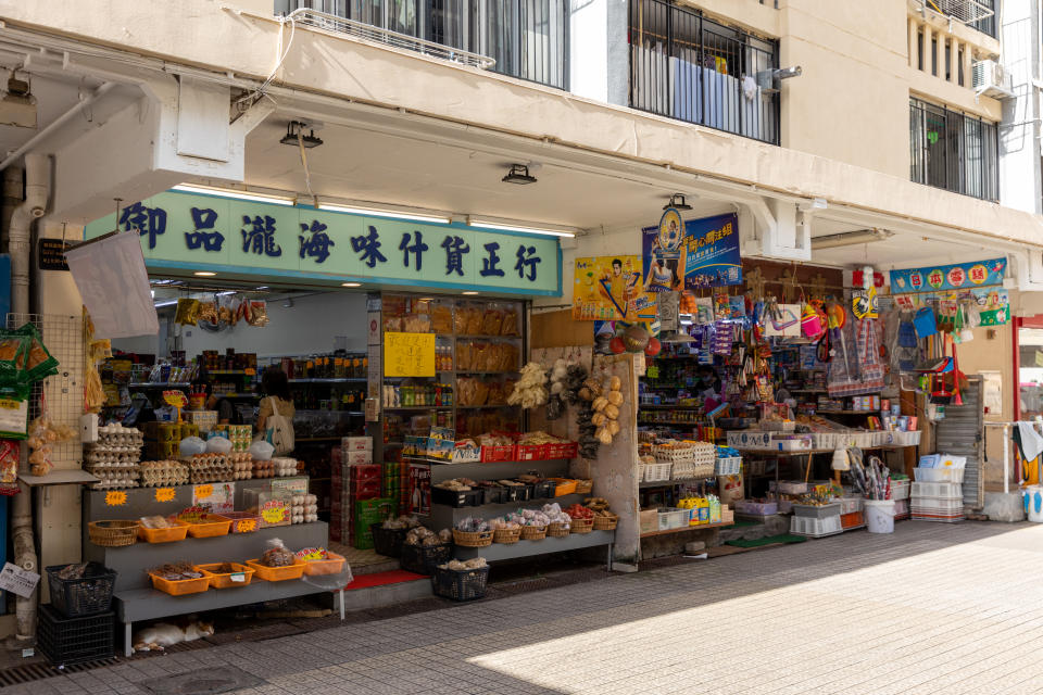 在屋邨商場的開間民生小店，最重要的客人當然就是屋邨街坊，開甚麼類型店舖最適合？揀舖位有甚麼基本常識？今文和大家一一探討！