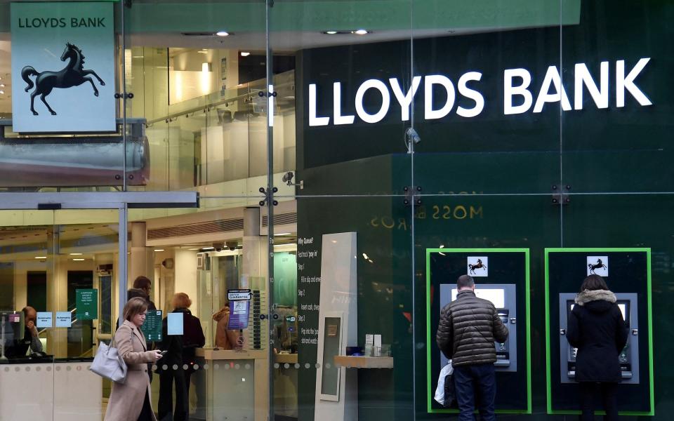 Lloyds peļņas samazinājuma maksa — REUTERS/Toby Melville/File Photo