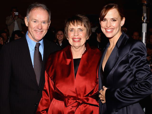 <p>Getty</p> Jennifer Garner and her parents attend the premiere of "Elektra" on January 8, 2004 in Las Vegas, Nevada.