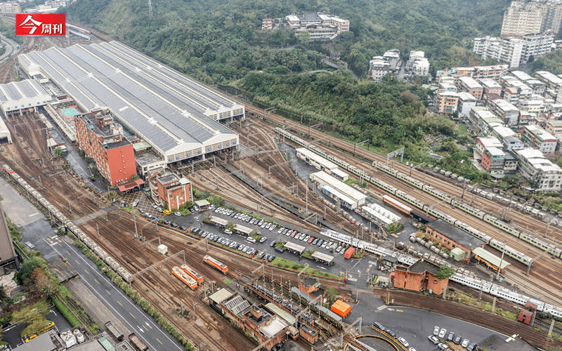 台鐵公司化「乞丐翻4兆地產王」，首波開發地曝光！微風北車營收30億、台鐵只賺2億...前局長勸「做二房東發不了財」（攝影／劉咸昌）