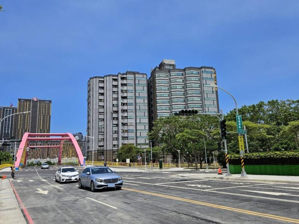 高雄市龍德東路終於通車，可轉移大順路28%車流。施書瑜攝