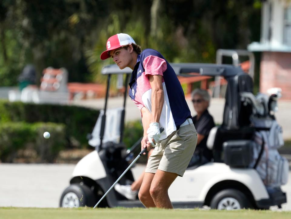 Seabreeze's Kyler Crafton chips onto the No. 18 green during the District 6-2A tournament at Daytona Beach Golf Club in Daytona Beach, Monday, Oct. 23, 2023.