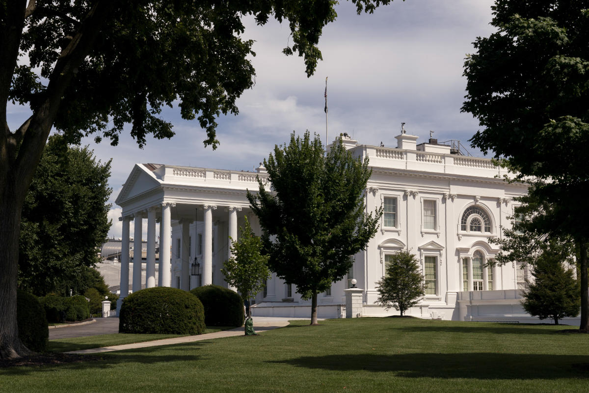 #Suspicious powder found at the White House when Biden was gone was cocaine, AP sources say
