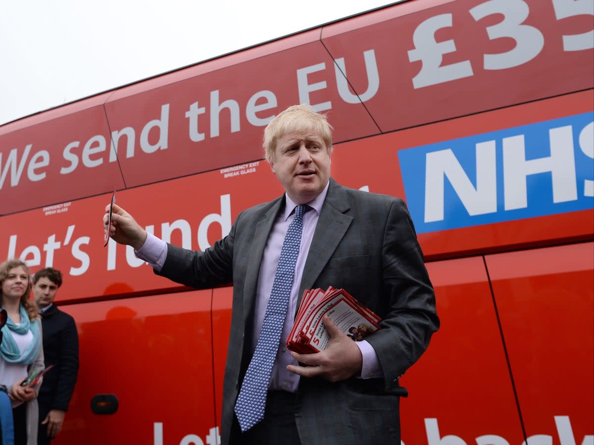 Boris Johnson with the Vote Leave campaign bus (PA)