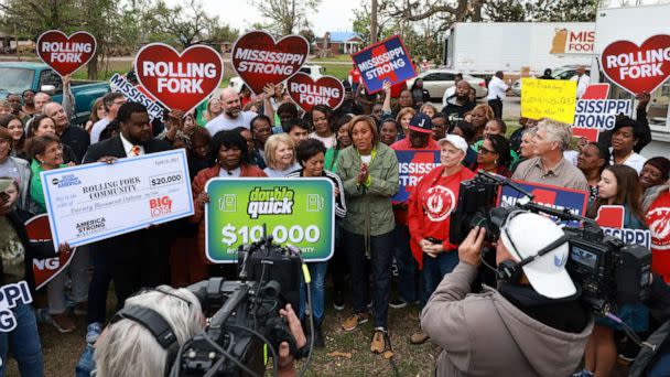 PHOTO: Robin Roberts visits the community of Rolling Fork, Mississippi. (Michael Le Brecht Ii/ABC)