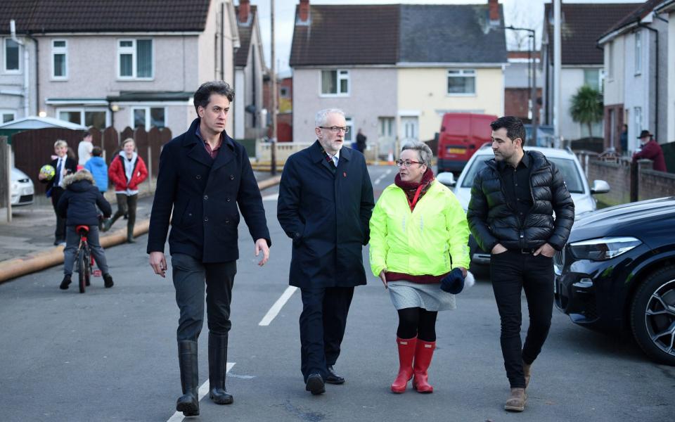 Ed Miliband walks with Jeremy Corbyn - OLI SCARFF/AFP 