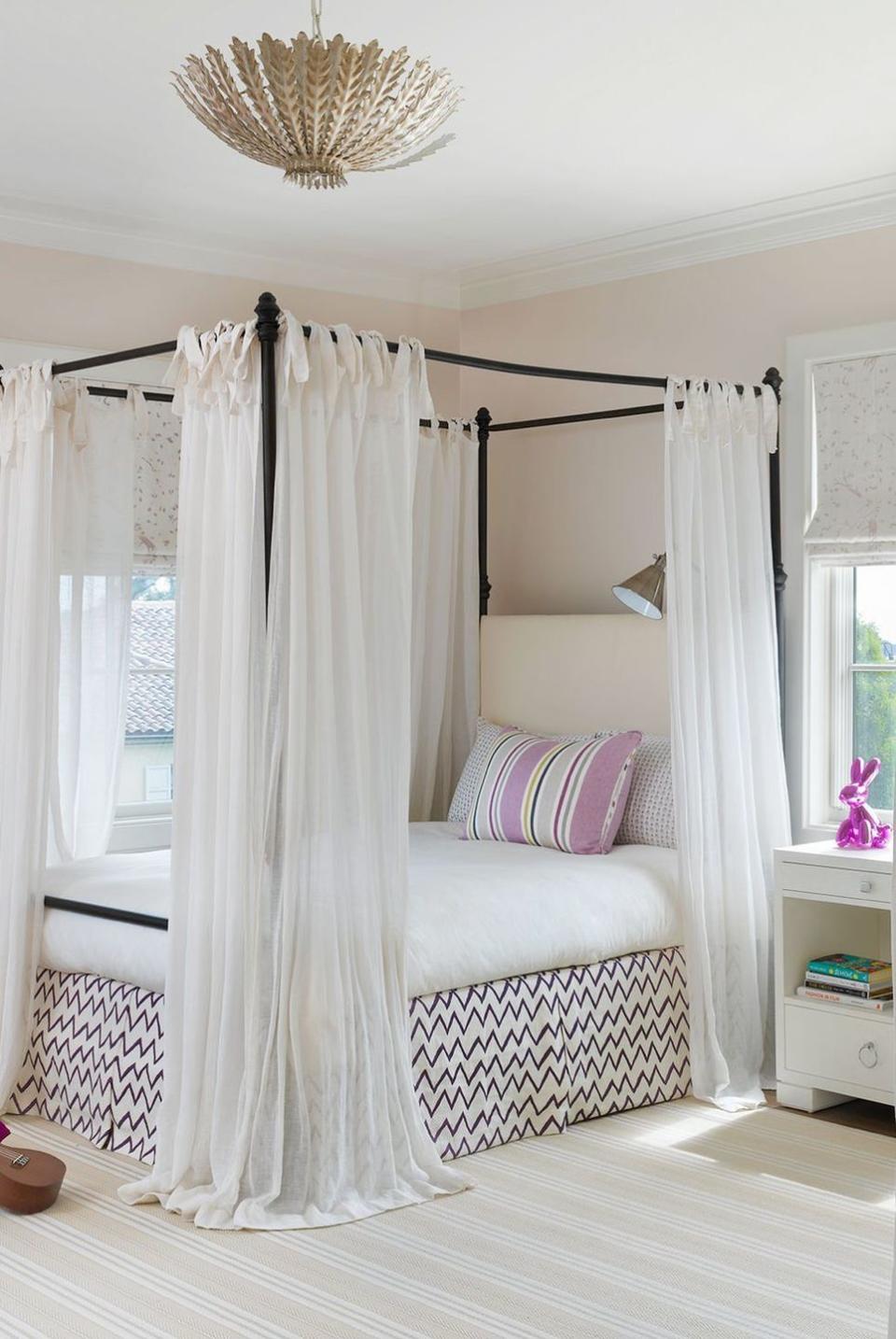 four poster bed