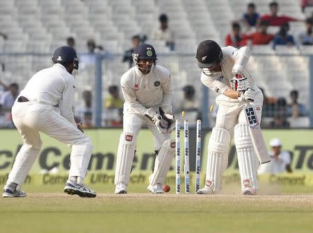 Cricket - India v New Zealand - Second Test cricket match - Eden Gardens, Kolkata, India - 03/10/2016. New Zealand's Luke Ronchi (R) is bowled. REUTERS/Rupak De Chowdhuri