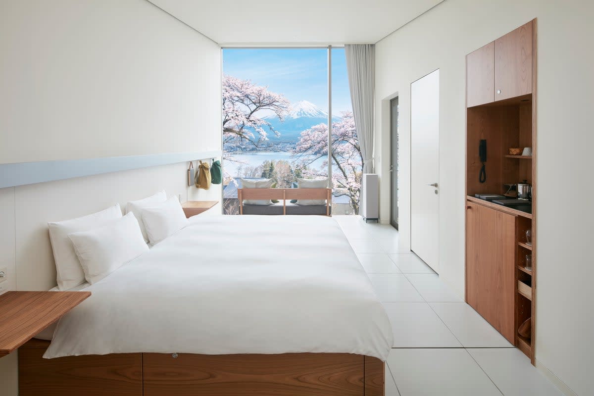 An unbeatable view of Mount Fuji at Hoshinoya (Hoshino Hotels)