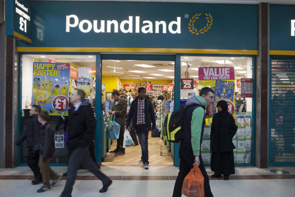 Poundland will continue to accept the old round pound from its customers beyond October 15 (Gideon Mendel/Corbis via Getty Images)