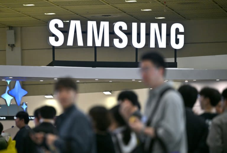Samsung said a focus on "high-valued-added products" played a major role in its Q1 bounceback (Jung Yeon-je)