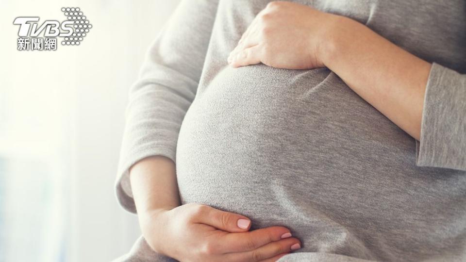 大陸一名孕婦在年初時確診新冠肺炎。（示意圖／shutterstock達志影像）