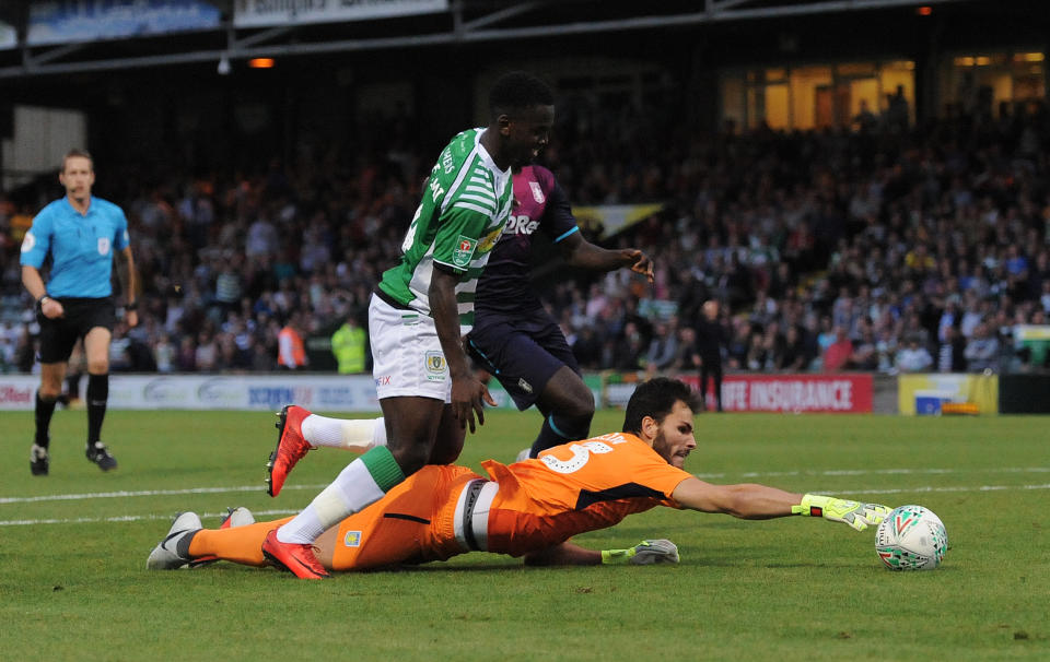 Jaiyseimi is denied by Villa keeper André Moreira