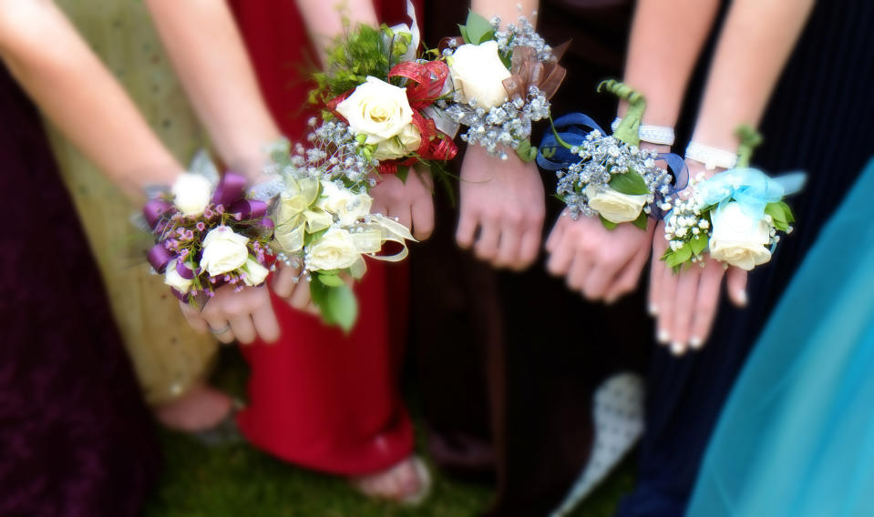 Schulbälle sind bei Teenager*innen in den USA äußerst wichtige Veranstaltungen, die viele auf keinen Fall verpassen möchten. (Symbolfoto: Getty Images)