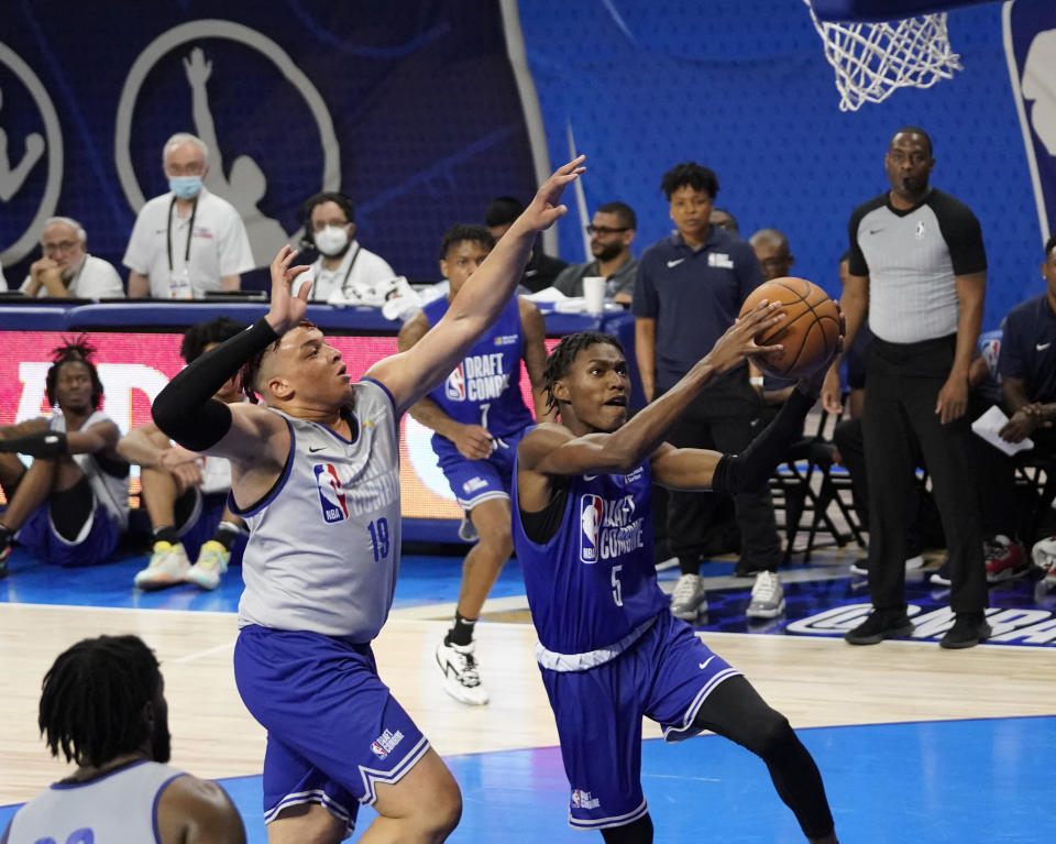 Terquavion Smith is defended by Kenny Lofton Jr. during the 2022 NBA draft combine at Wintrust Arena in Chicago on May 19, 2022. (David Banks/USA TODAY Sports)