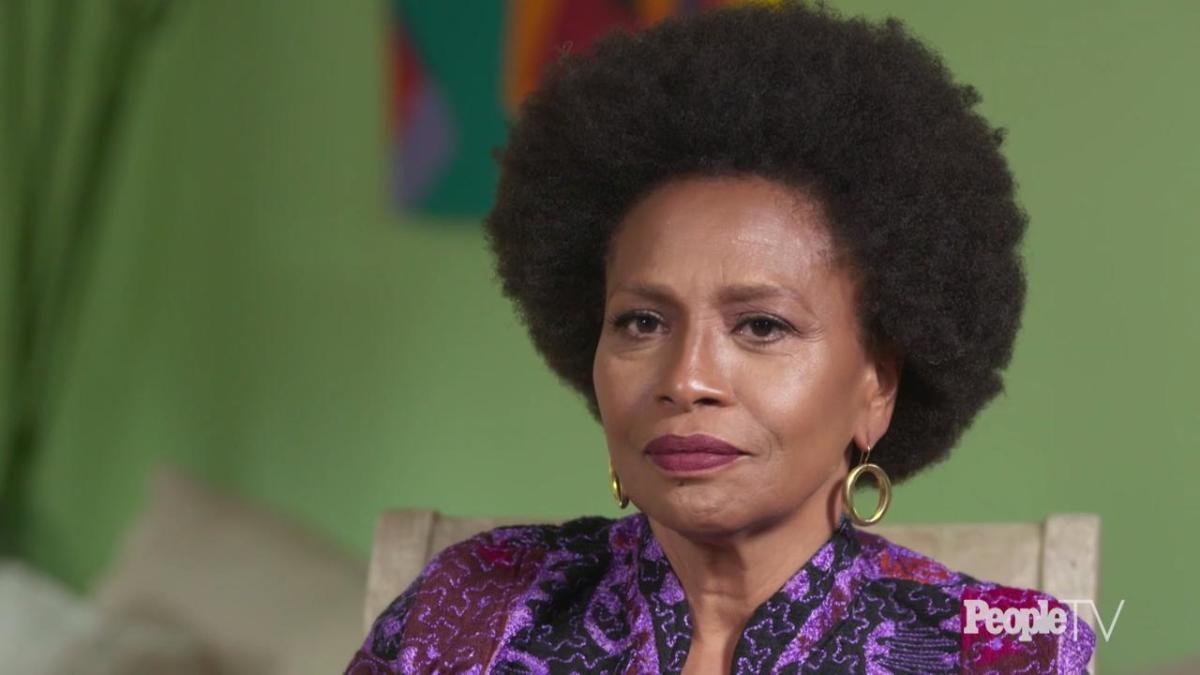 How Black Ish S Jenifer Lewis Talked Her Would Be Rapist Out Of Assaulting Her