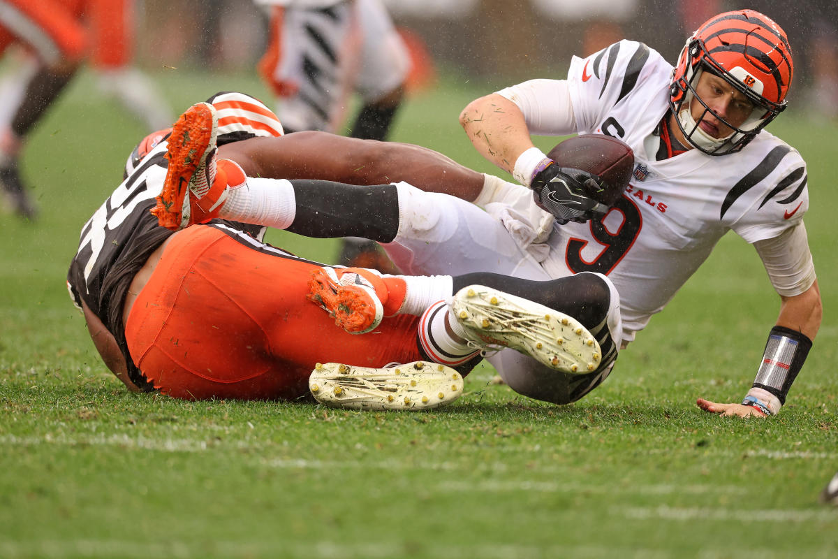 Burrow sacked, Bengals pummeled by Browns in 32-13 loss